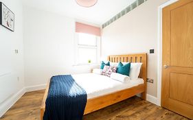 Redhill Garland- 1 Bed Ground Floor Apartment By Lgw Short Lets